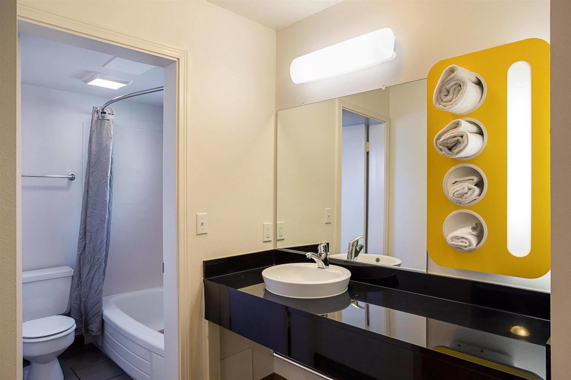 Guest House Ellensburg 2*