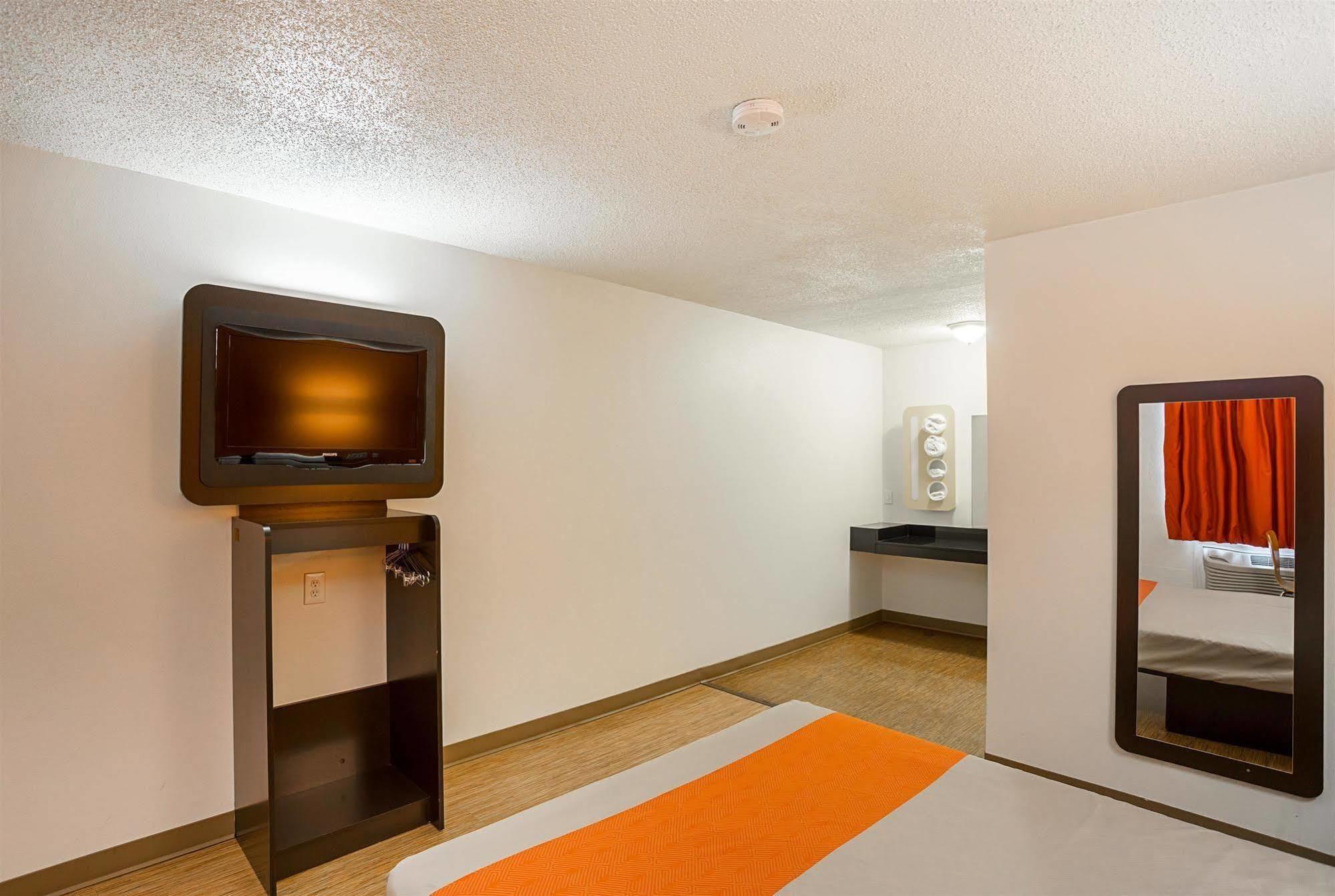 Guest House Ellensburg 2*