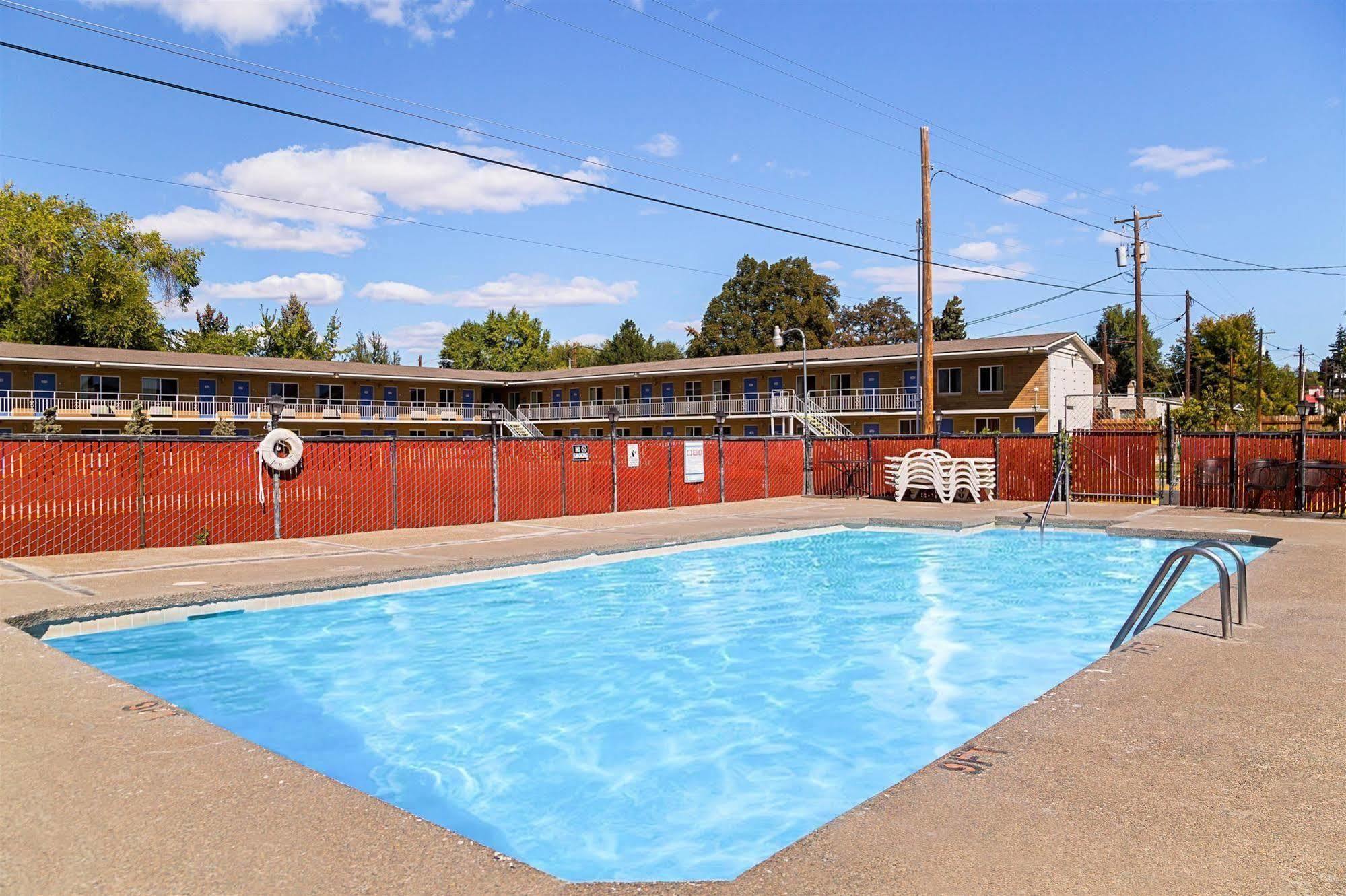 Guest House Ellensburg 2*
