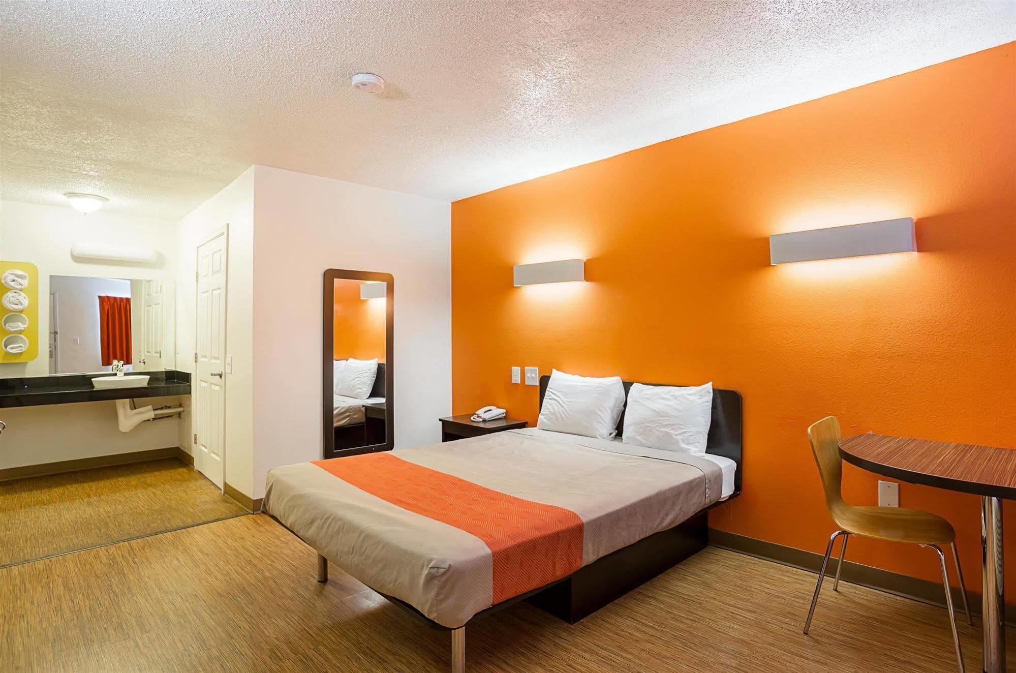 Guest House Ellensburg 2*